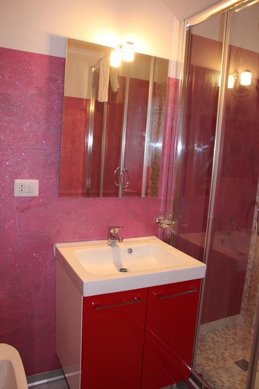 Rooms Of Love Pavia Bilik gambar